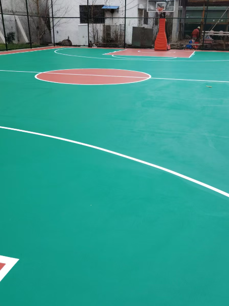 邕宁 球场长期使用易出现地面开裂